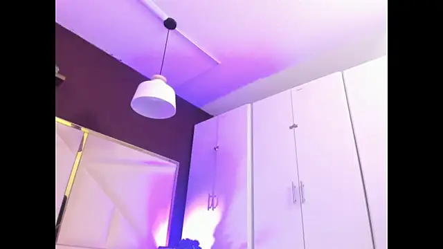 April bowie online show from 10/27/25, 11:33