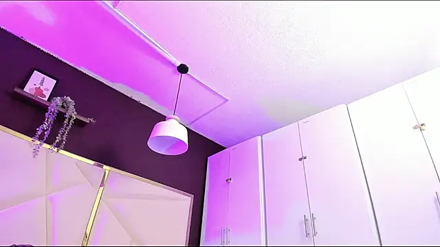 April bowie online show from 01/17/26, 11:36