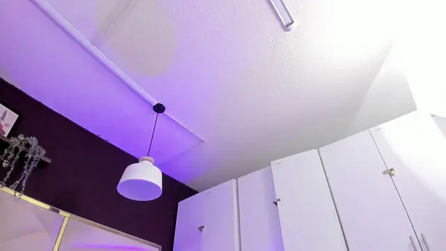 April bowie online show from 10/24/25, 11:31