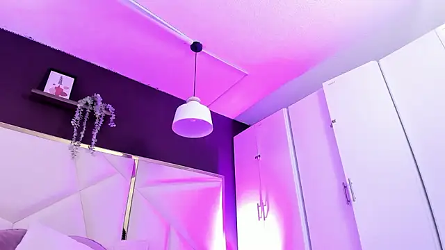 April bowie online show from 03/21/26, 11:36