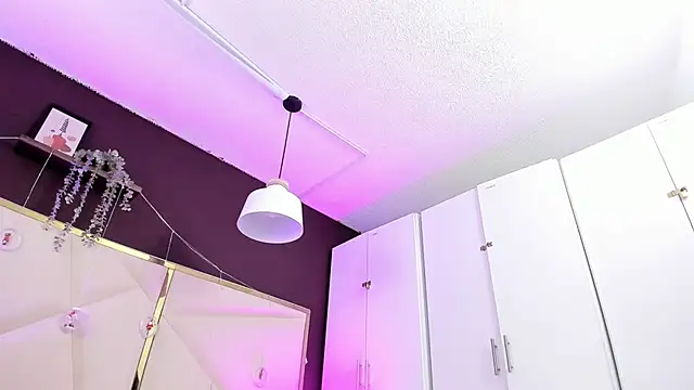 April bowie online show from 12/18/25, 11:36