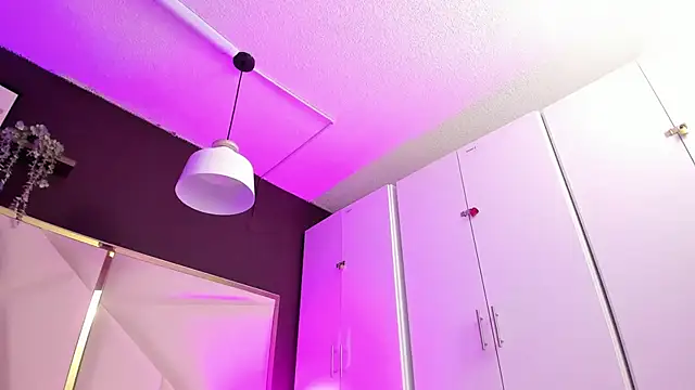 April bowie online show from 11/13/25, 11:25