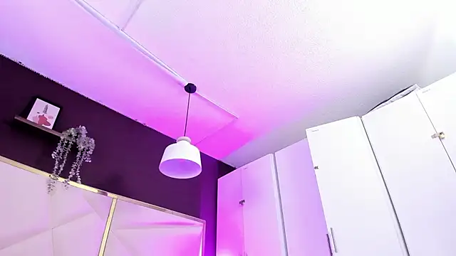 April bowie online show from 03/12/26, 12:31