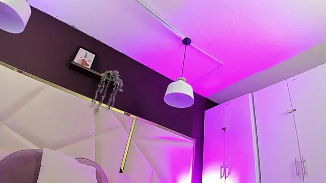 April bowie online show from 03/28/26, 11:44