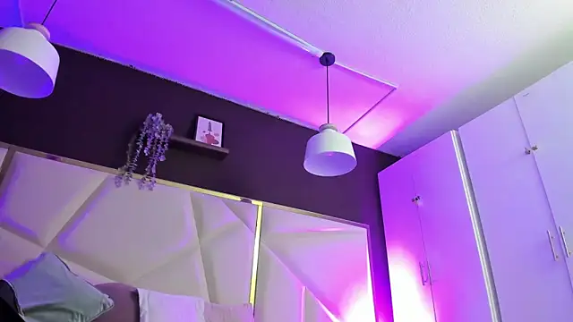 April bowie online show from 05/20/26, 11:18