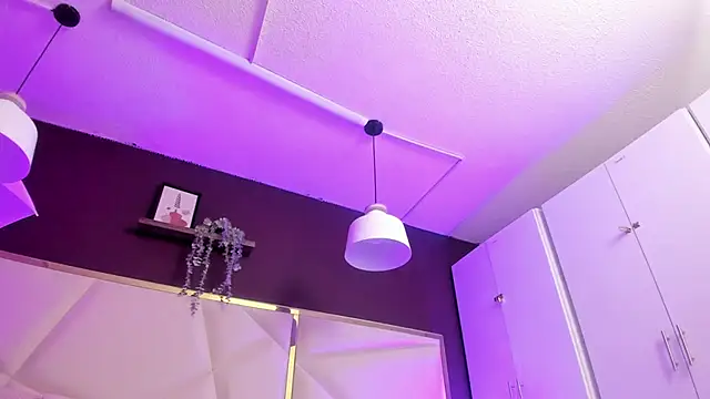 April bowie online show from 10/21/25, 11:09