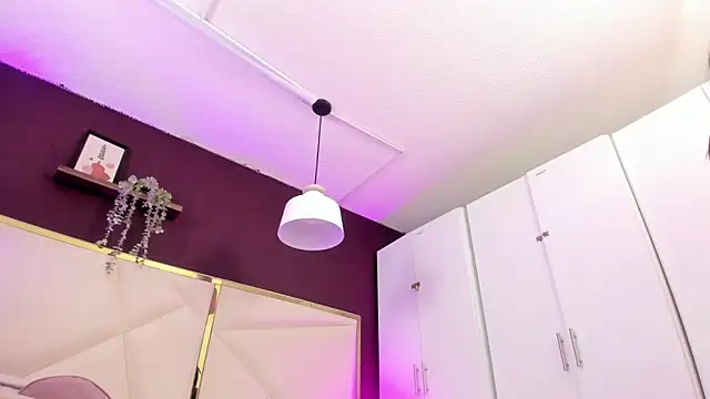 April bowie online show from 11/28/25, 11:32