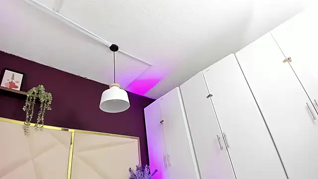 April bowie online show from 02/26/26, 11:43