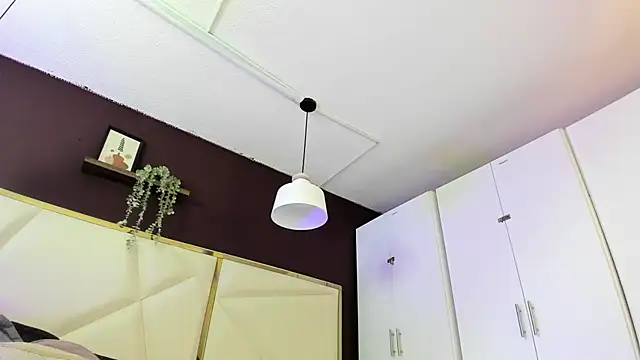 April bowie online show from 11/26/25, 11:10