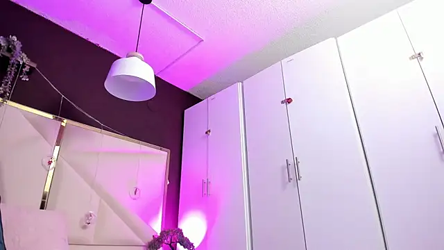 April bowie online show from 12/19/25, 11:23