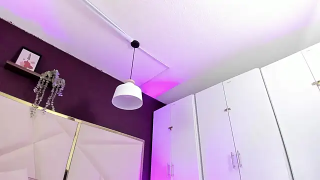 April bowie online show from 03/04/26, 11:29