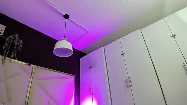 April bowie online show from 03/09/26, 11:58