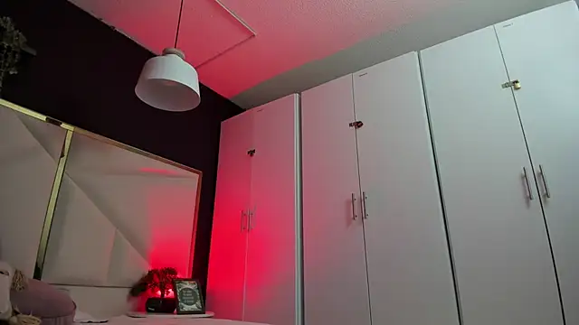 April bowie online show from 11/20/25, 11:11