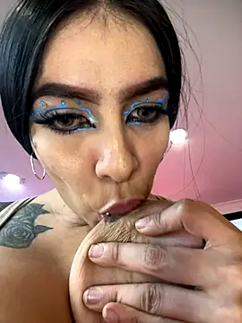 AbbyFtLuna online show from 10/11/25, 07:15