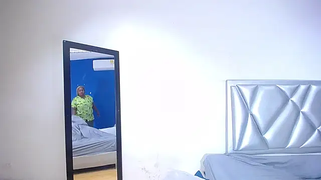 exotic karmella online show from 11/18/25, 08:34