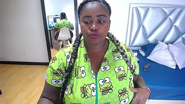 Snapshot of exotic_karmella chatting on 10/15/25, 04:37 exotic karmella online show from 10/15/25, 04:37