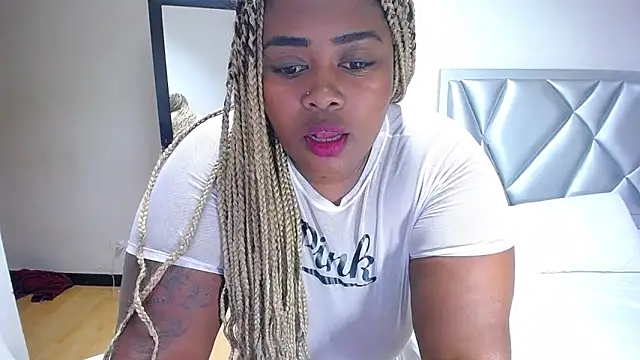 Snapshot of exotic_karmella chatting on 03/18/25, 11:42 exotic karmella online show from 03/18/25, 11:42