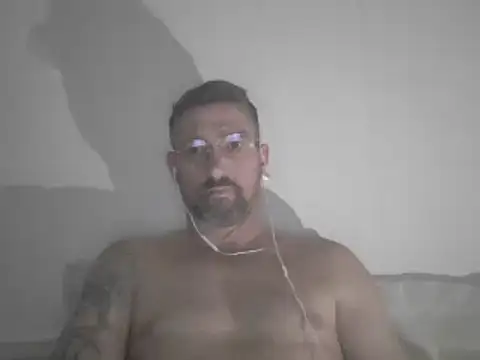 Snapshot of vinzz49 chatting on 03/17/25, 10:19 vinzz49 online show from 03/17/25, 10:19