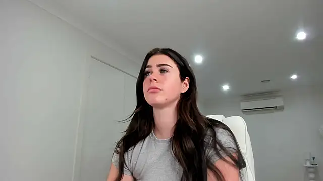 aus queen online show from 10/25/25, 12:43