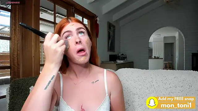 Snapshot of aus_queen chatting on 02/28/25, 03:37 aus queen online show from 02/28/25, 03:37