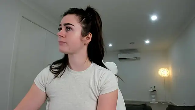 aus queen online show from 10/26/25, 01:39