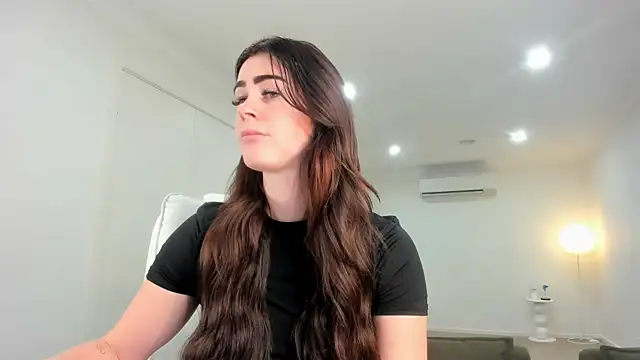 Snapshot of aus_queen chatting on 10/18/25, 12:12 aus queen online show from 10/18/25, 12:12