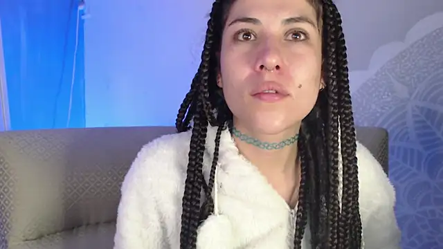 Snapshot of Hellen_dumont chatting on 03/01/25, 07:19 Hellen dumont online show from 03/01/25, 07:19