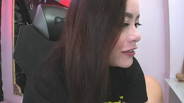 Snapshot of DarlingBDSM_ chatting on 05/20/26, 01:41 DarlingBDSM online show from 05/20/26, 01:41