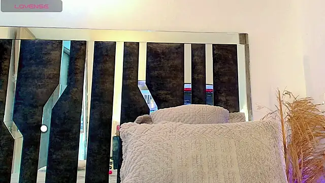 honey skin online show from 11/07/25, 02:10