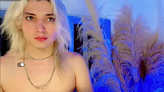 Snapshot of honey_skin chatting on 06/03/26, 02:23 honey skin online show from 06/03/26, 02:23