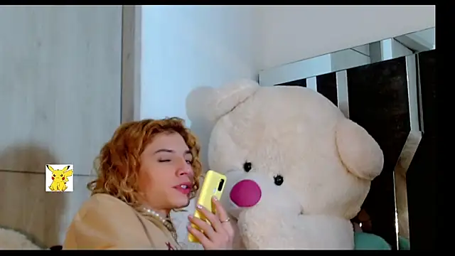 Snapshot of honey_skin chatting on 03/19/25, 01:10 honey skin online show from 03/19/25, 01:10