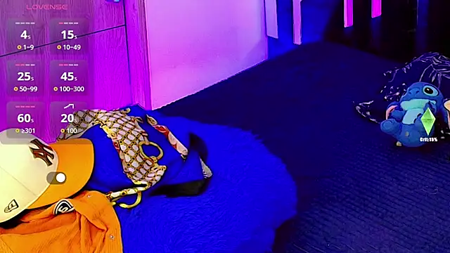 Snapshot of honey_skin chatting on 10/02/25, 05:22 honey skin online show from 10/02/25, 05:22