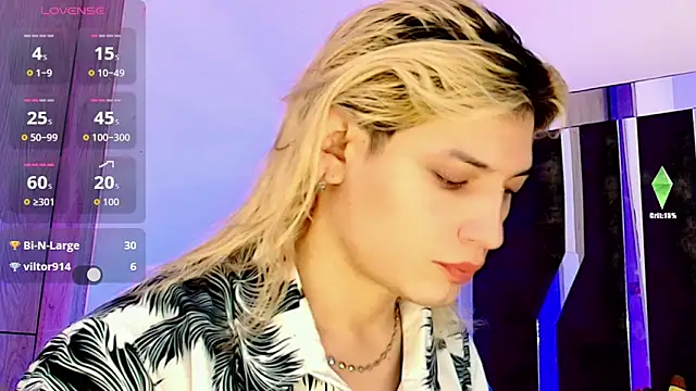 Snapshot of honey_skin chatting on 09/28/25, 04:47 honey skin online show from 09/28/25, 04:47