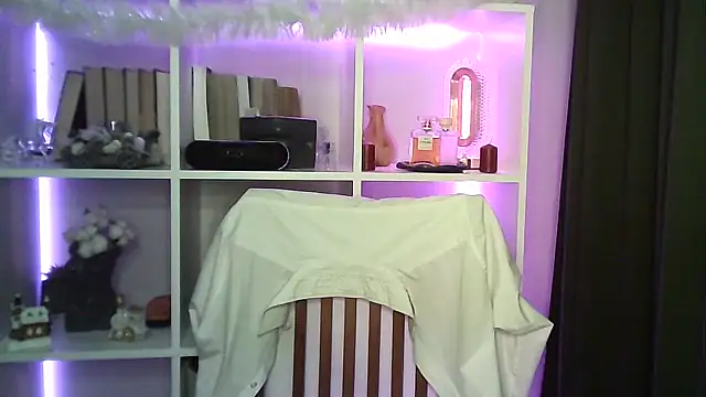 X Alisa online show from 12/22/25, 07:36