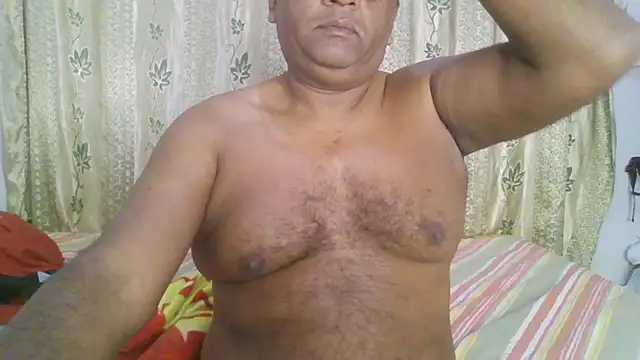 Snapshot of Beargryzzly chatting on 01/01/25, 02:31 Beargryzzly online show from 01/01/25, 02:31