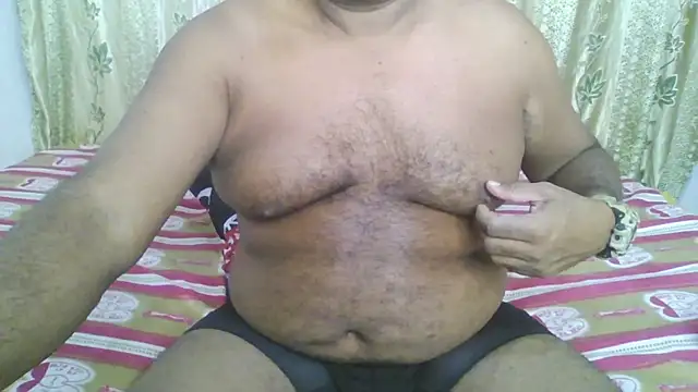 Snapshot of Beargryzzly chatting on 12/15/24, 03:56 Beargryzzly online show from 12/15/24, 03:56