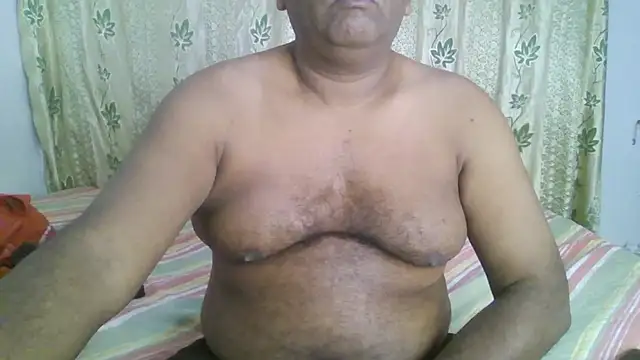 Snapshot of Beargryzzly chatting on 01/19/25, 11:00 Beargryzzly online show from 01/19/25, 11:00