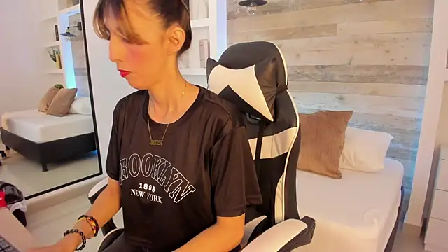 candy summer28 online show from 12/22/25, 07:25