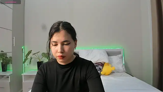 Snapshot of hoa_lan chatting on 03/20/25, 01:13 hoa lan online show from 03/20/25, 01:13