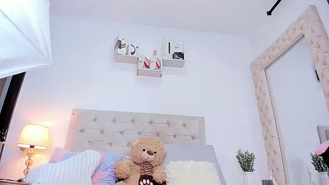 lorennahernandez01 online show from 12/20/25, 11:35