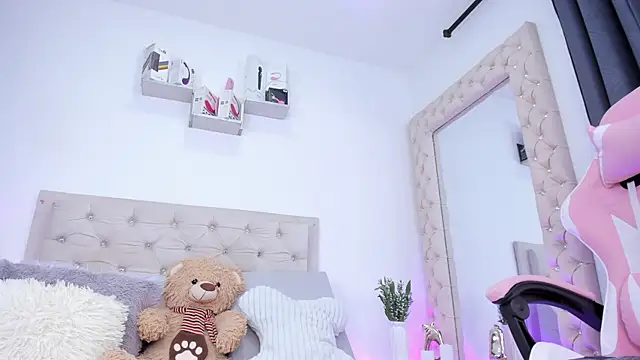 lorennahernandez01 online show from 02/08/26, 11:41