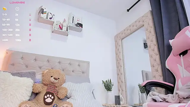 lorennahernandez01 online show from 11/16/25, 10:53