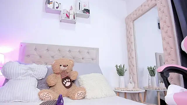 lorennahernandez01 online show from 09/24/25, 11:39