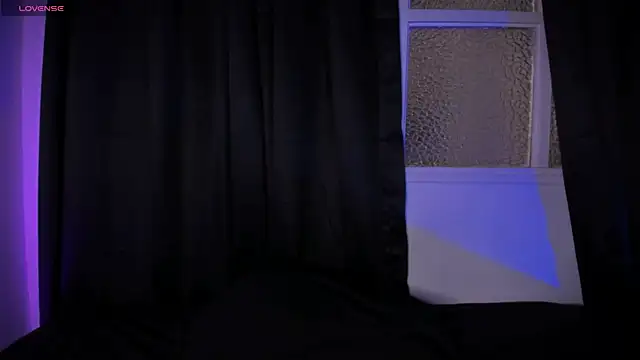 Snapshot of AramJoness chatting on 12/15/25, 07:31 AramJoness online show from 12/15/25, 07:31