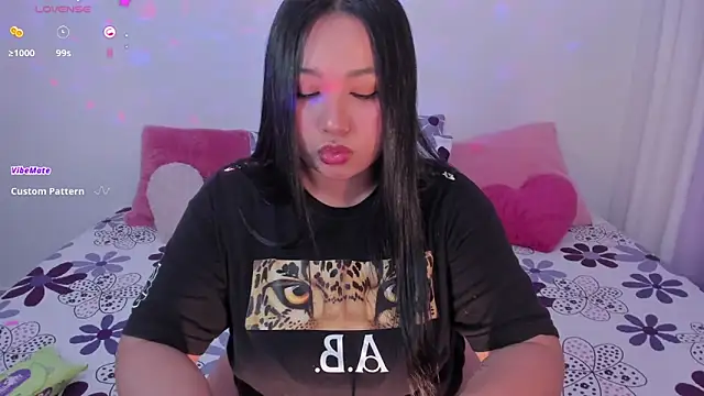 Snapshot of _Arianna08_ chatting on 11/14/25, 04:05 Arianna08 online show from 11/14/25, 04:05