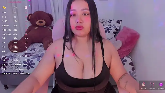 Snapshot of _Arianna08_ chatting on 11/10/25, 03:33 Arianna08 online show from 11/10/25, 03:33