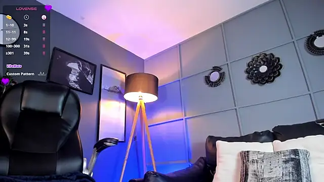 Snapshot of helenaduque_ chatting on 02/23/25, 02:57 helenaduque online show from 02/23/25, 02:57