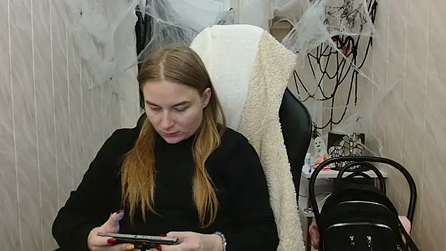 ElenaMaeer online show from 10/28/25, 11:31