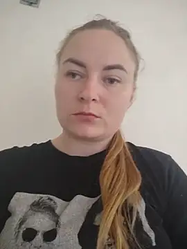Snapshot of ElenaMaeer chatting on 06/07/26, 10:42 ElenaMaeer online show from 06/07/26, 10:42