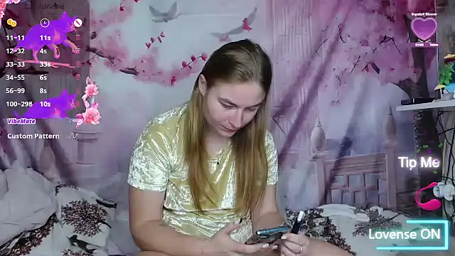 Snapshot of ElenaMaeer chatting on 10/10/25, 06:03 ElenaMaeer online show from 10/10/25, 06:03